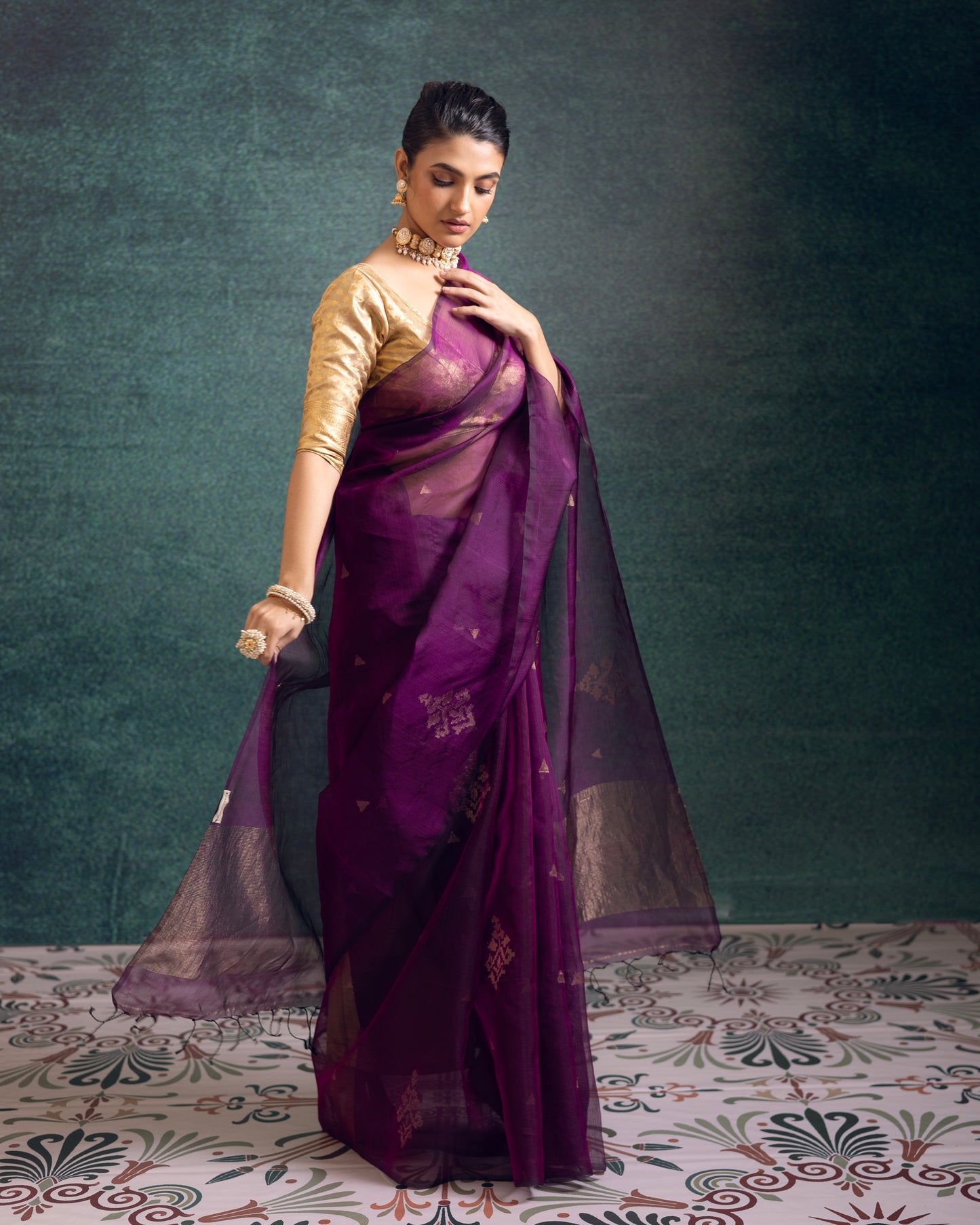 Magenta Pure Organza Silk Jamdani Handloom Saree