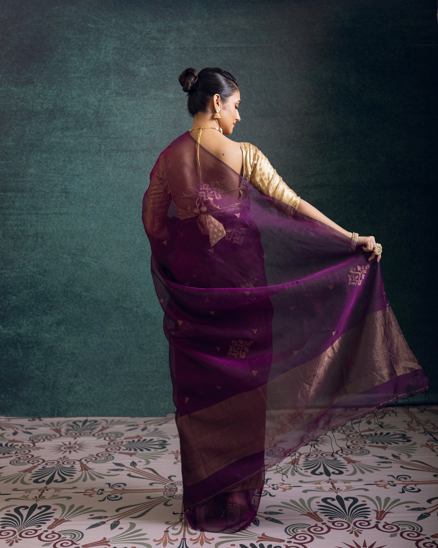 Magenta Pure Organza Silk Jamdani Handloom Saree