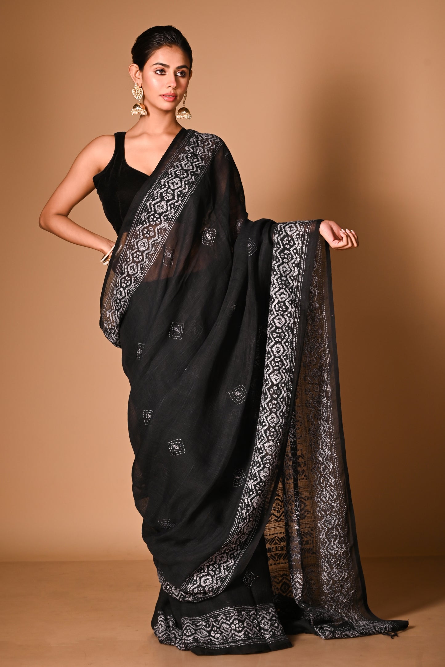 Black Pure Linen Kanthastitch Handloom Saree