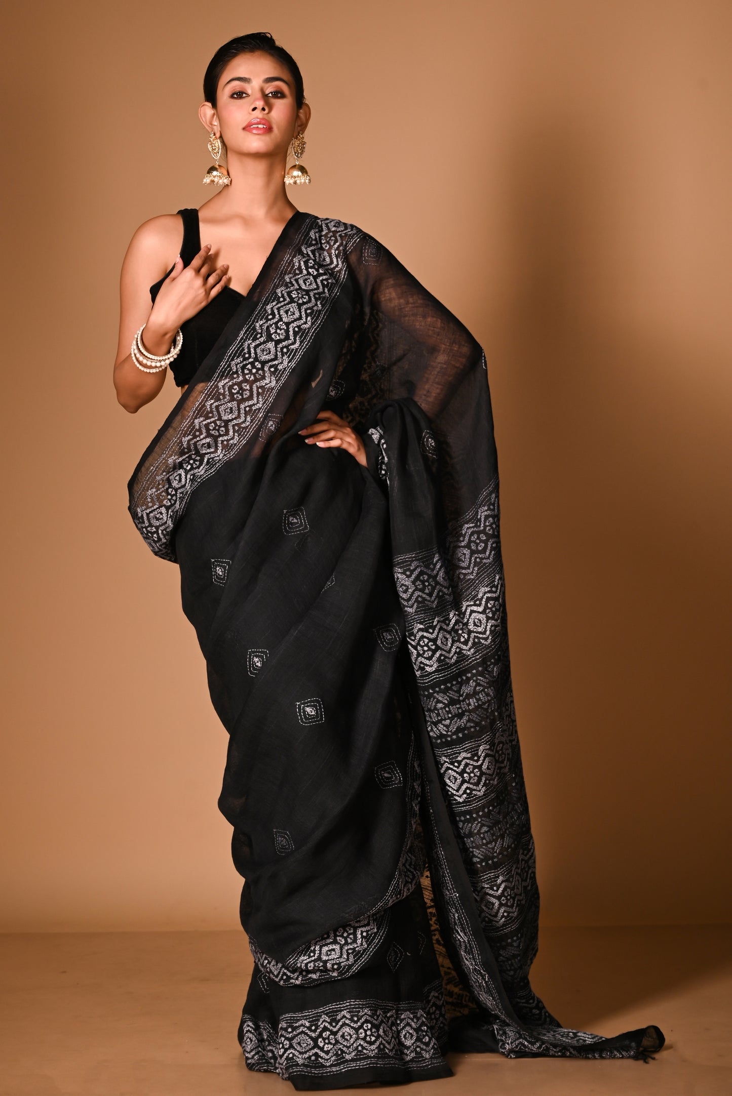 Black Pure Linen Kanthastitch Handloom Saree