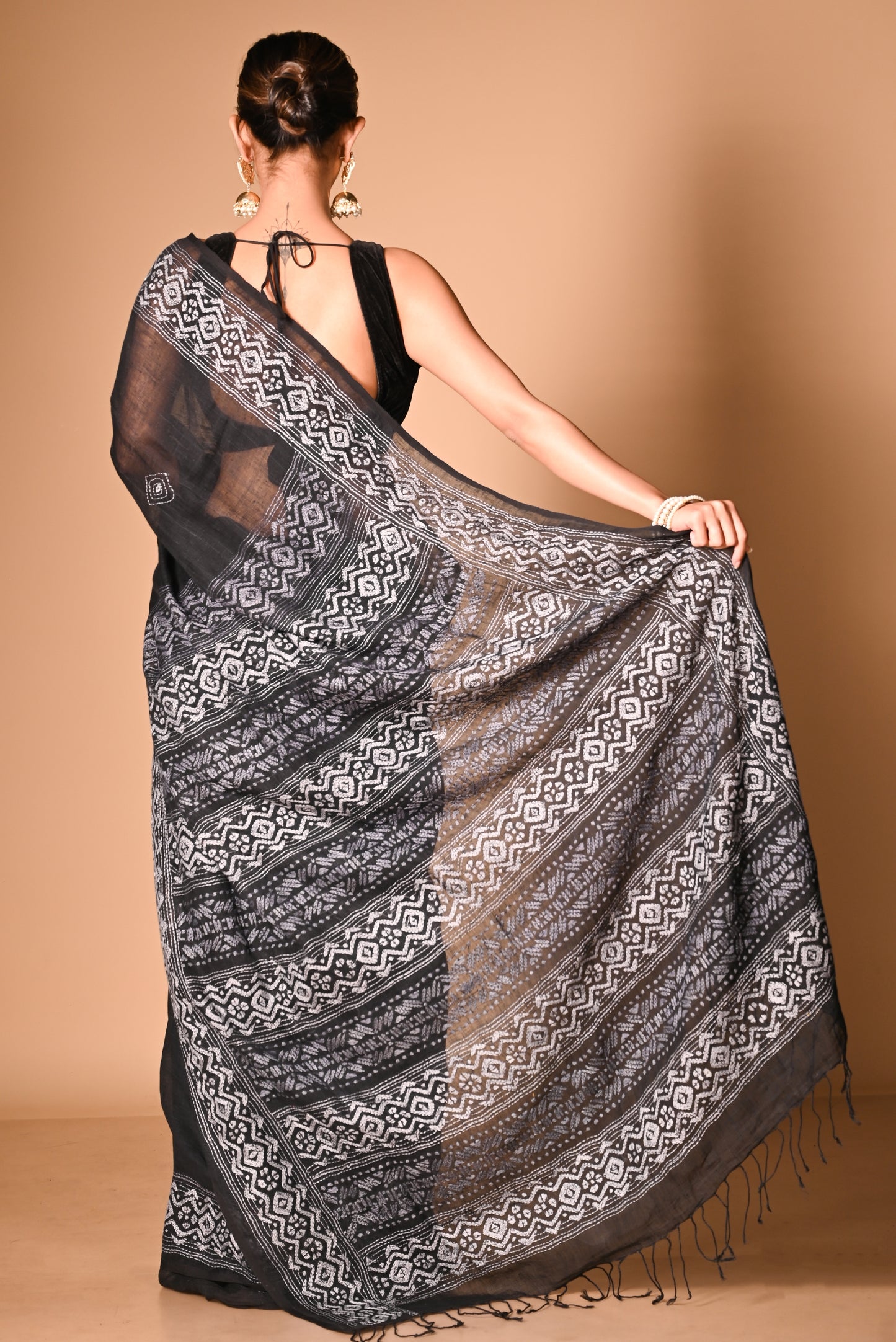 Black Pure Linen Kanthastitch Handloom Saree