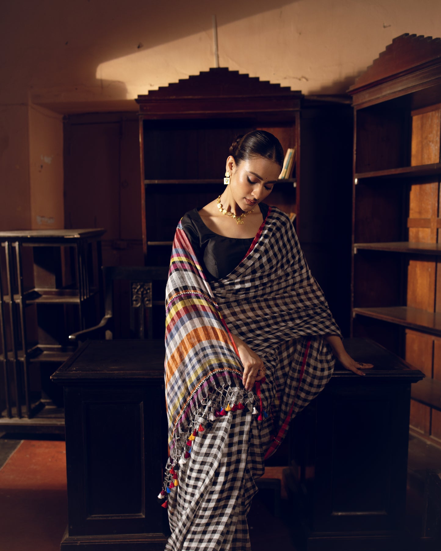 Black & White Pure Linen Handloom Saree