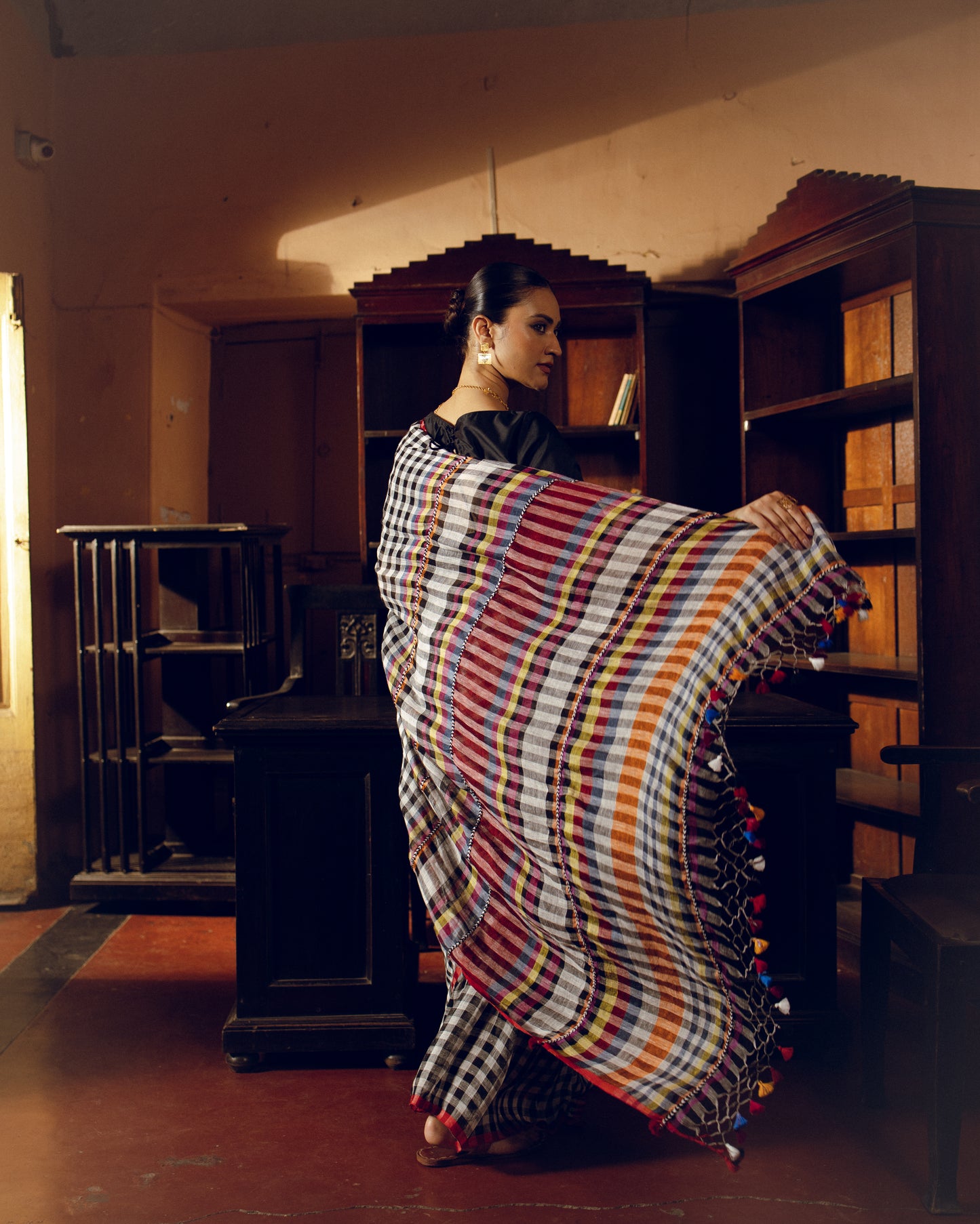 Black & White Pure Linen Handloom Saree