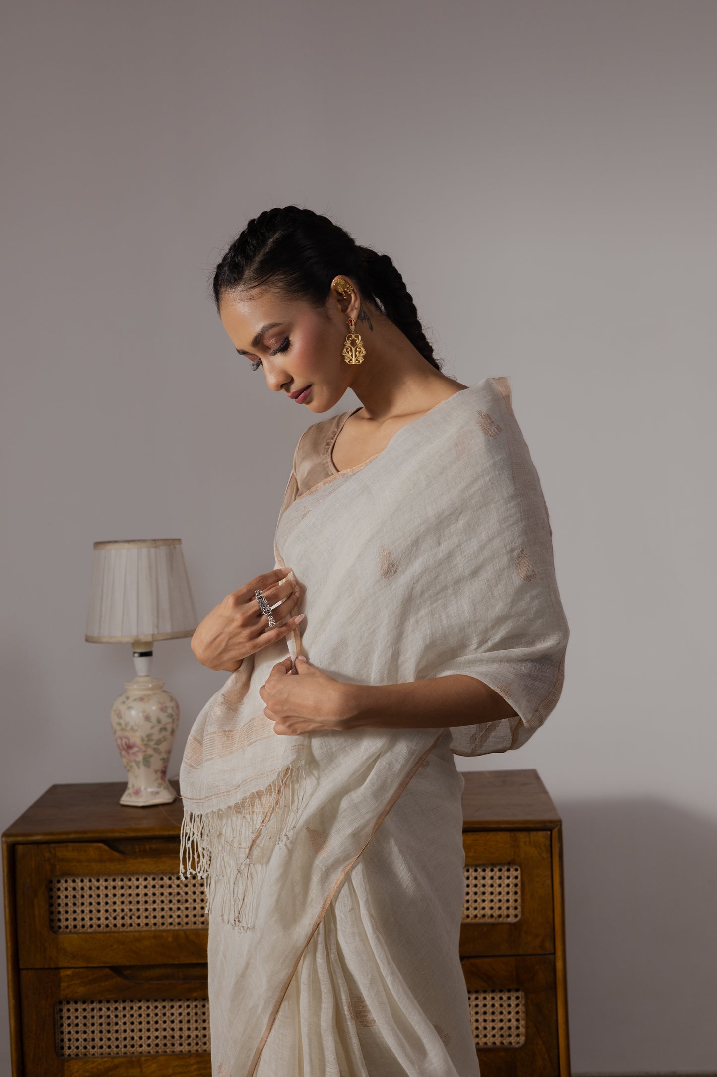 White Pure Linen Jamdani Handloom Saree