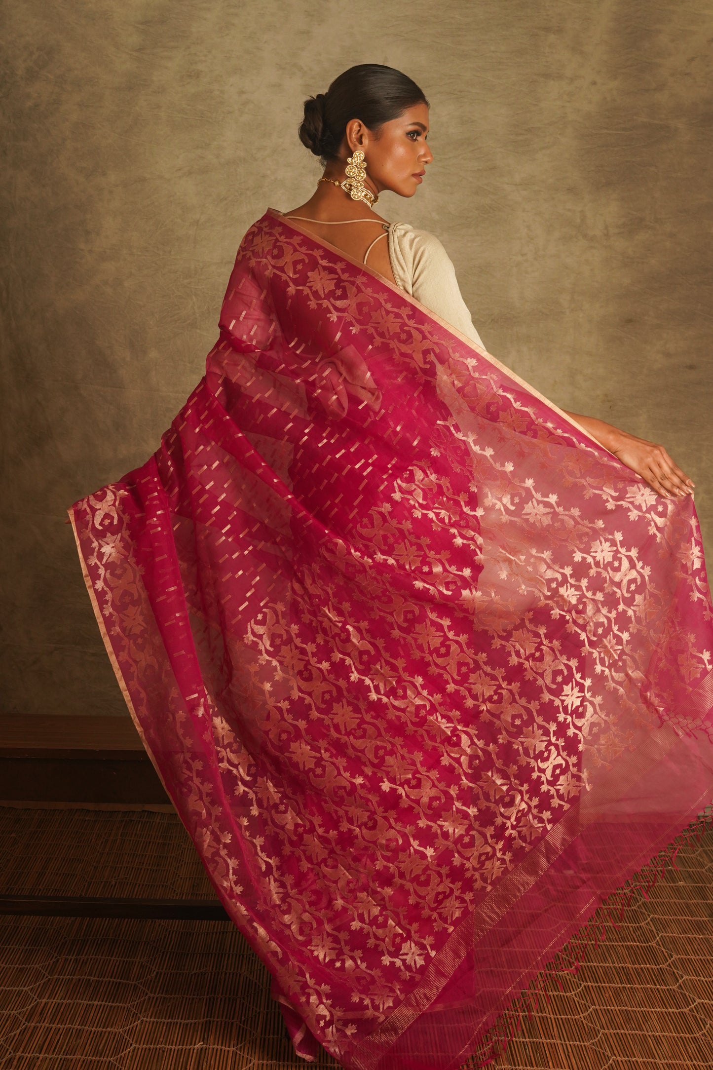 Fuchsia Pure Organza Traditional Jamdani Handloom Saree (Pre-Order)