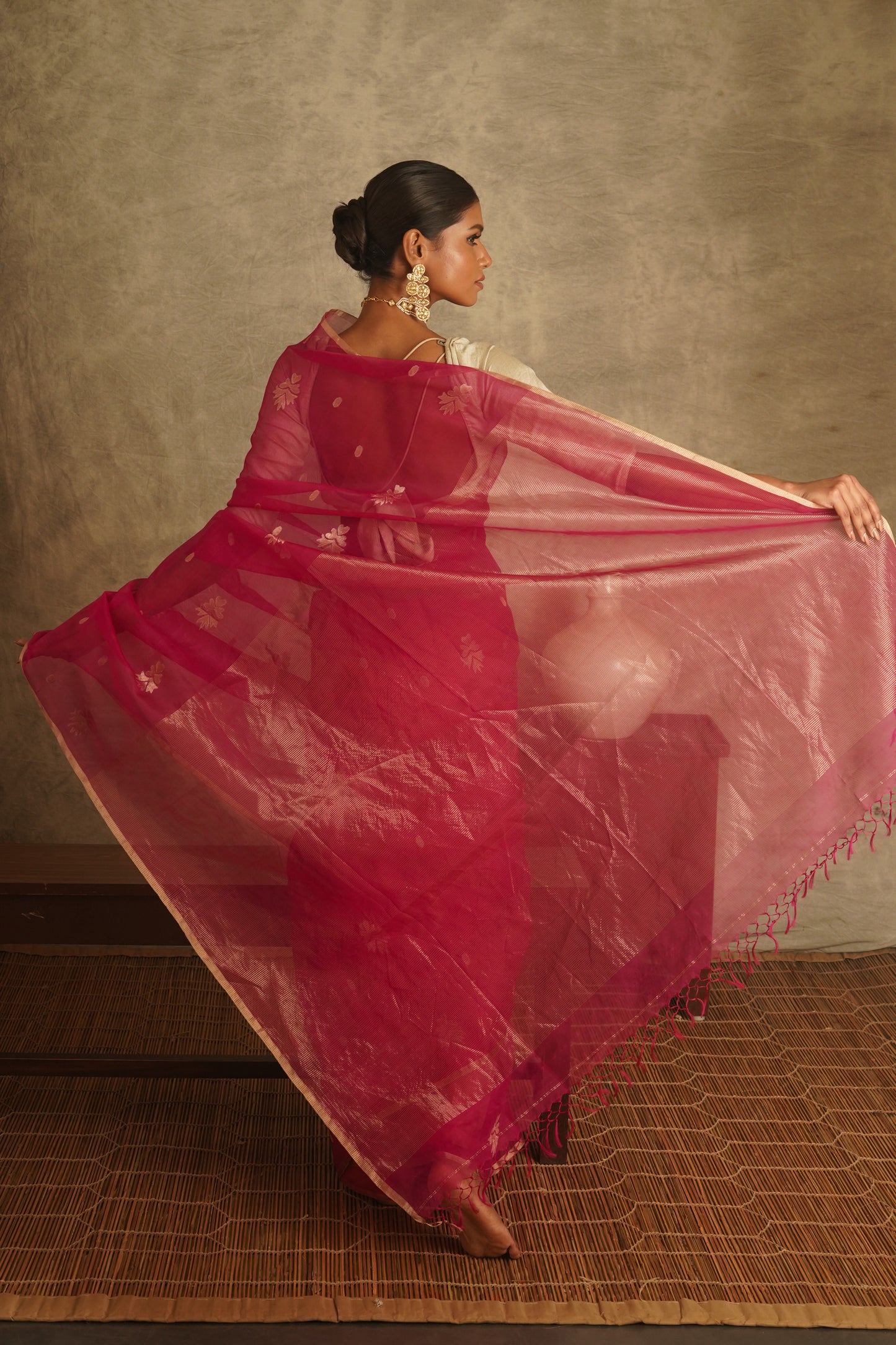 Fuchsia Pure Organza Silk Jamdani Handloom Saree