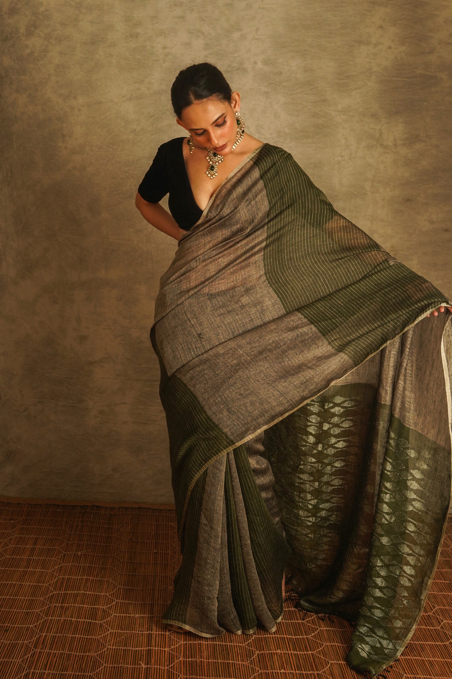 Green and Grey Pure Linen Jamdani Handloom Saree