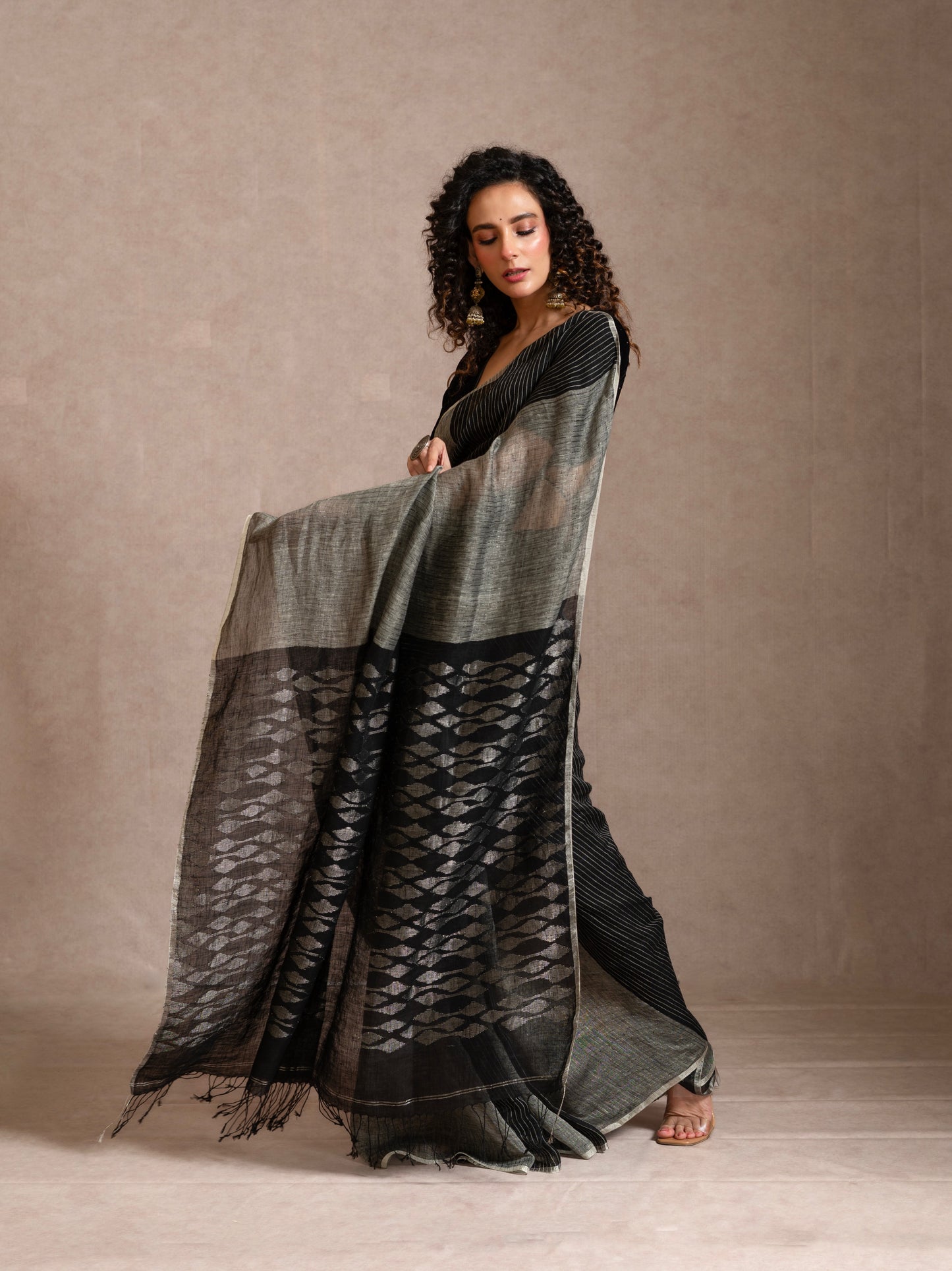 Black and Grey Pure Linen Jamdani Handloom Saree