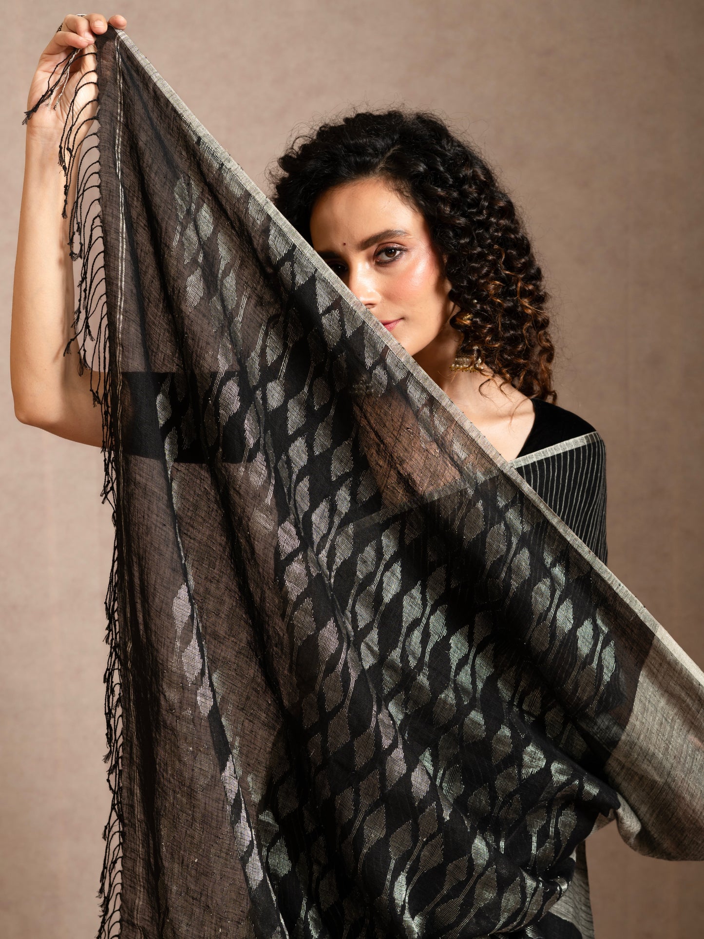 Black and Grey Pure Linen Jamdani Handloom Saree