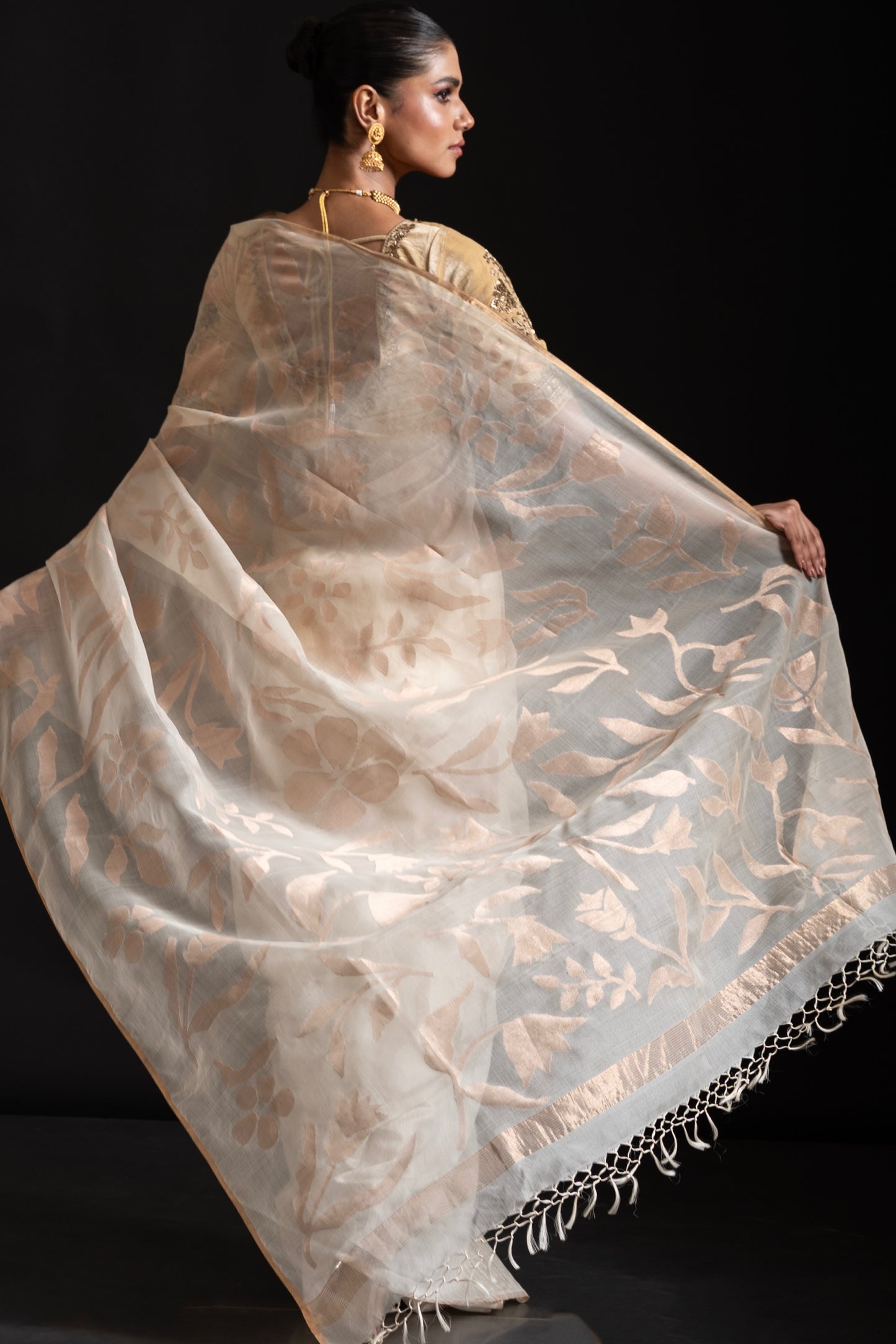 White Pure Organza and Matka Silk Jamdani Handloom Saree