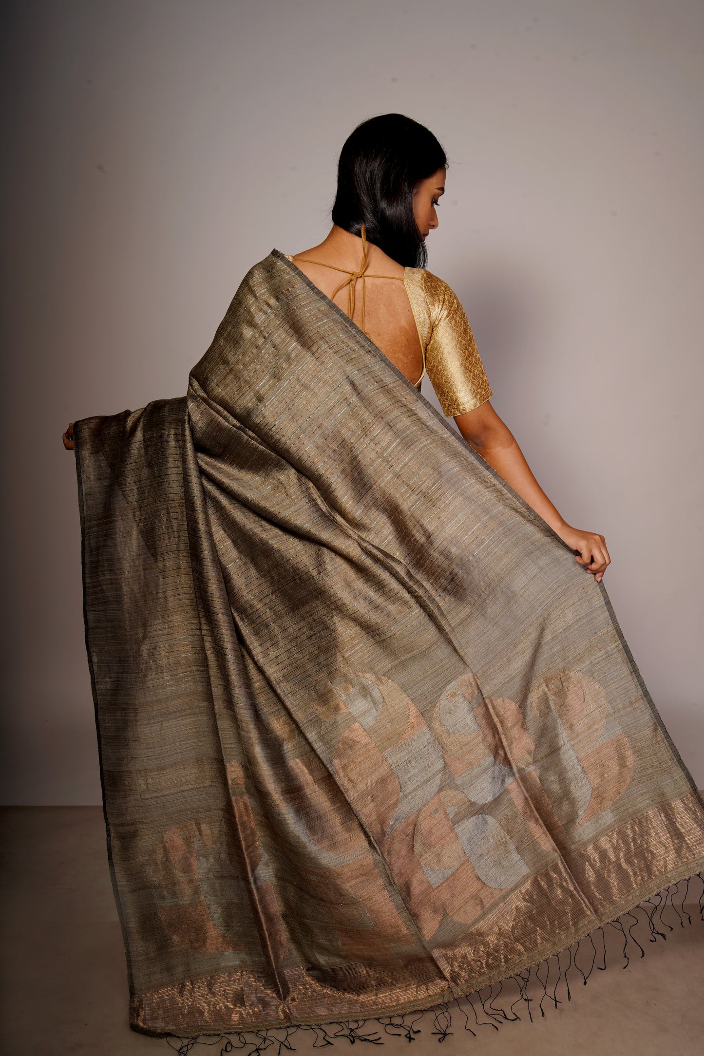 Grey Pure Matka Silk Jamdani Handloom Saree