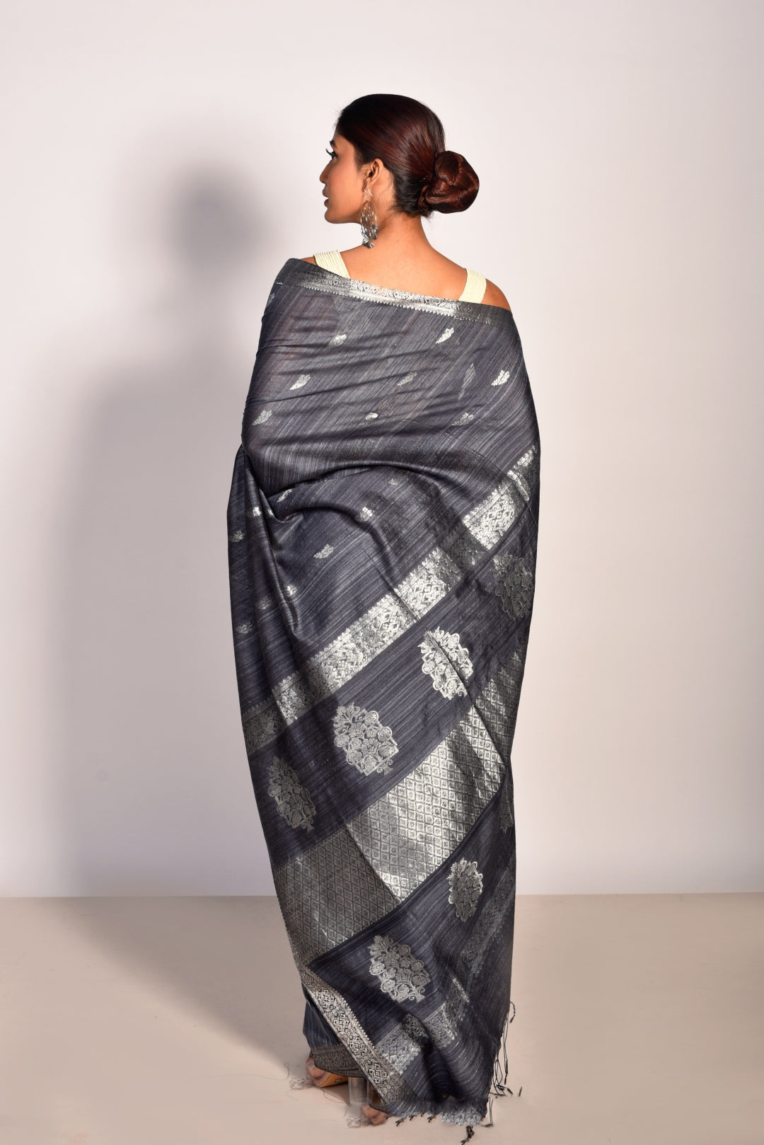 Grey Pure Matka Silk Banarasi Handloom Saree