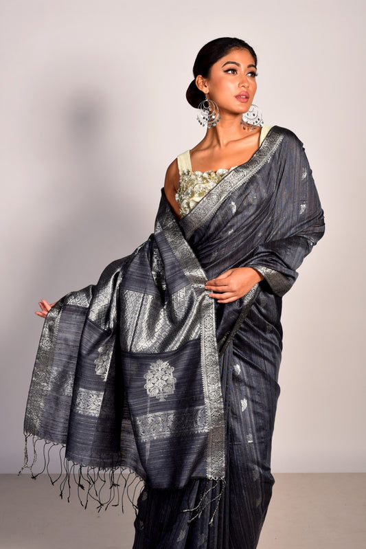 Grey Pure Matka Silk Banarasi Handloom Saree