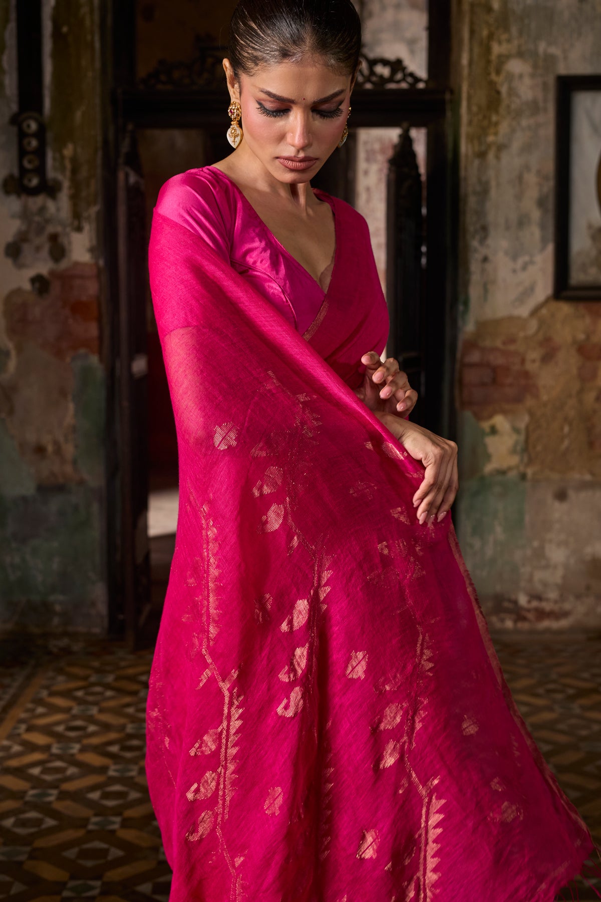 Fuchsia Pure Linen Jamdani Handloom Saree