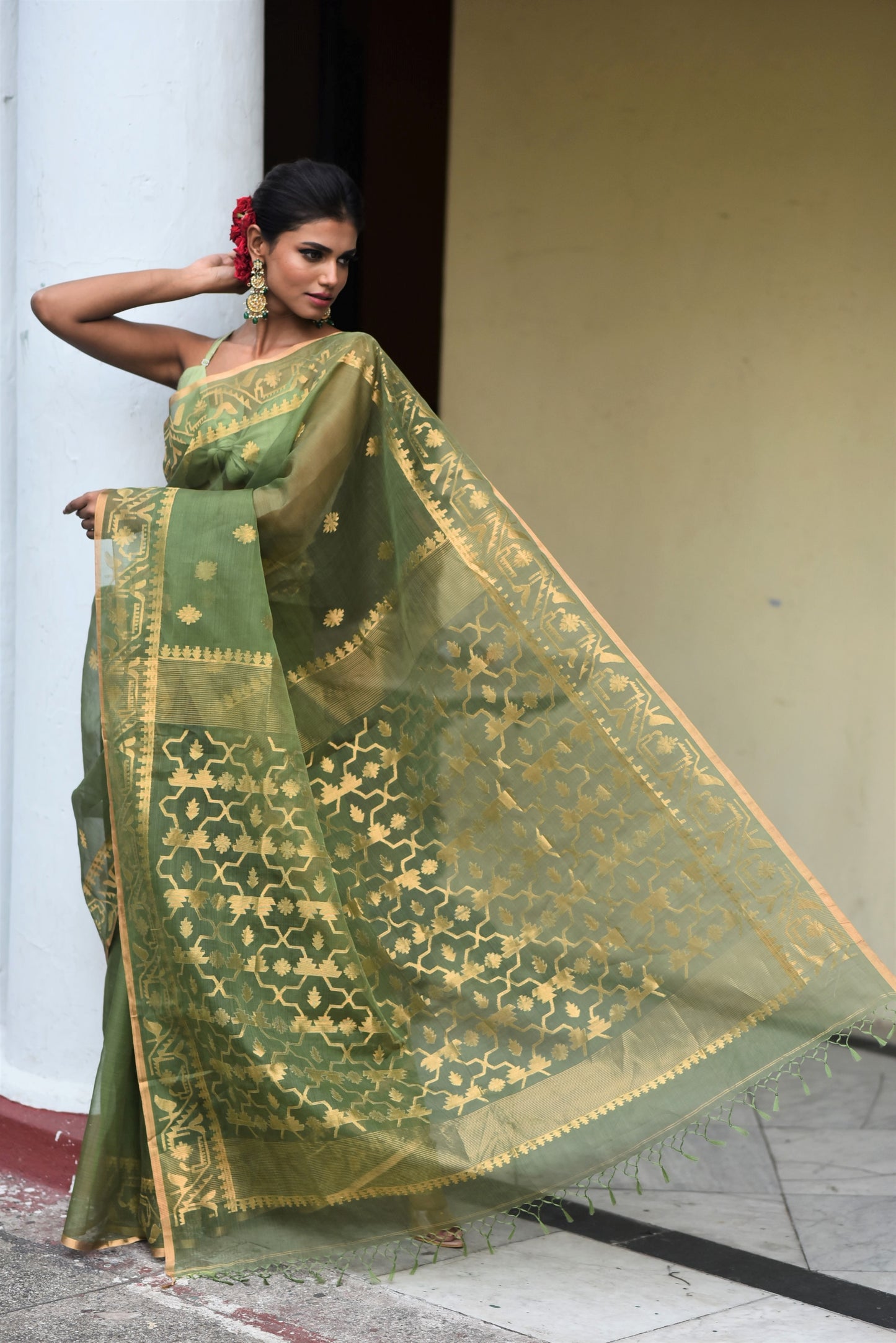 Green Pure Organza Traditional Jamdani Handloom Saree (Pre-Order)
