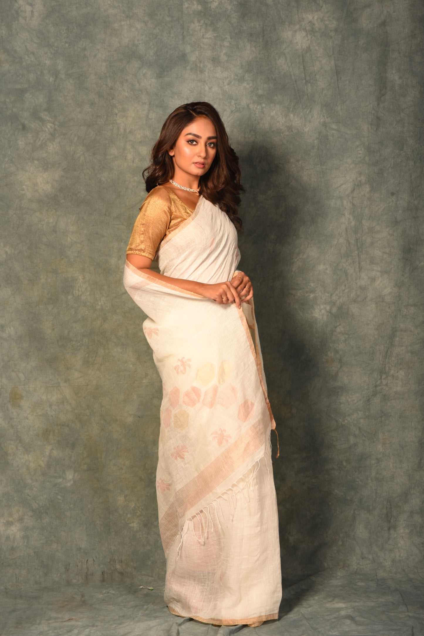 Ivory Pure Linen Jamdani Handloom Saree