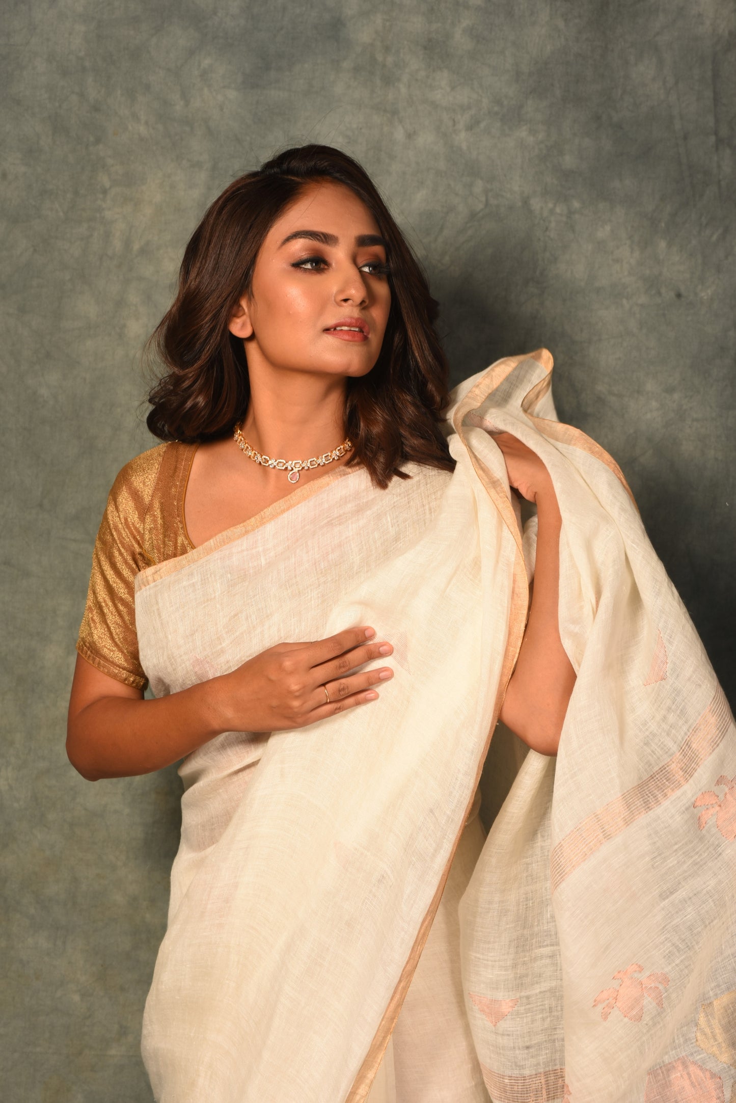 Ivory Pure Linen Jamdani Handloom Saree